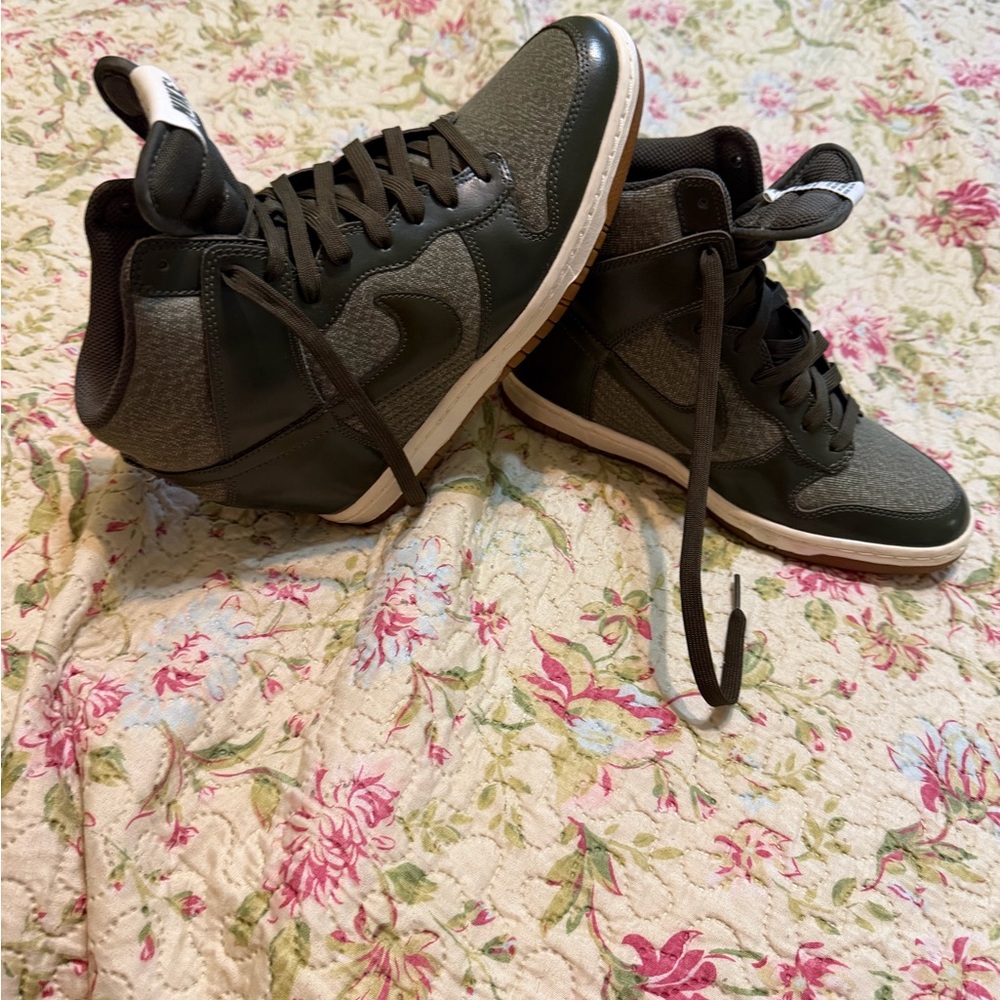Nike Dark Gray Sneakers